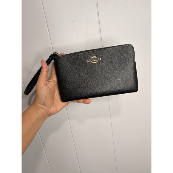 Coach Large Corner Zip Wristlet In Signature Canvas CV395 Gold/Black - Picture 2 of 4